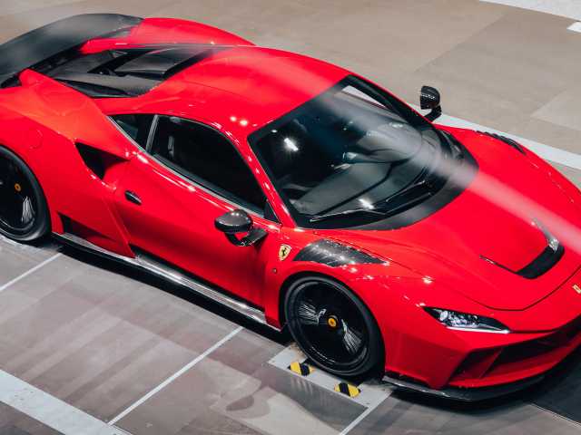 Вид сверху на красный спорткар Novitec Ferrari F8 Tributo N-Largo 2021 года