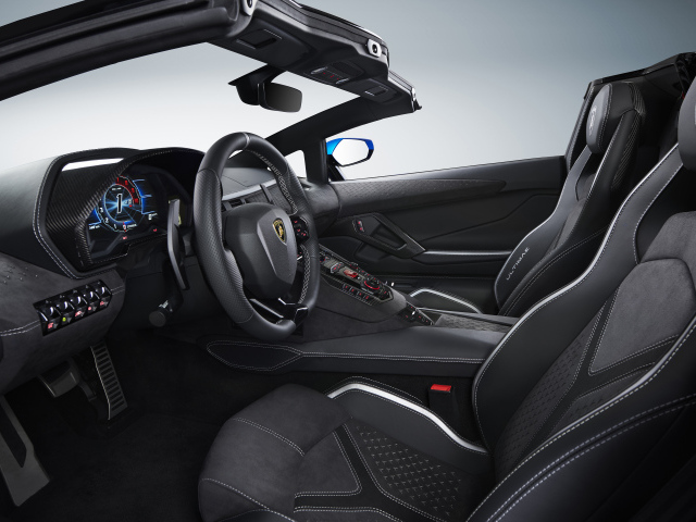 Черный салон автомобиля Lamborghini Aventador LP 780-4 Ultimate 2021 года