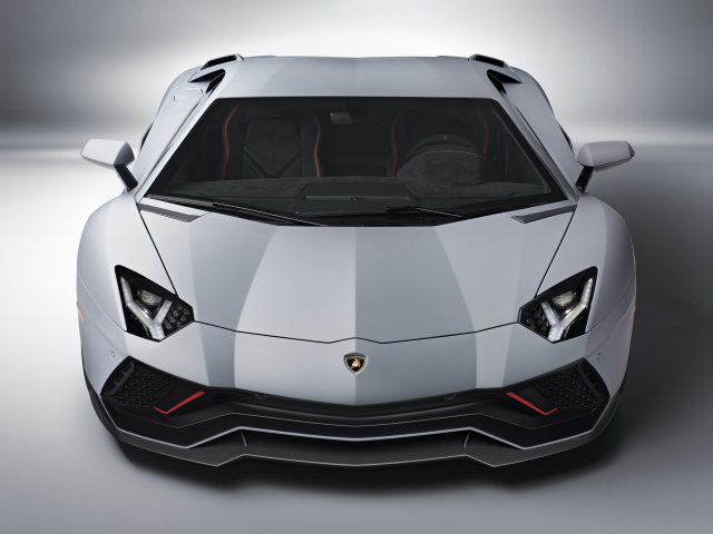 Спорткар Lamborghini Aventador LP 780-4 Ultimate 2021 года вид спереди
