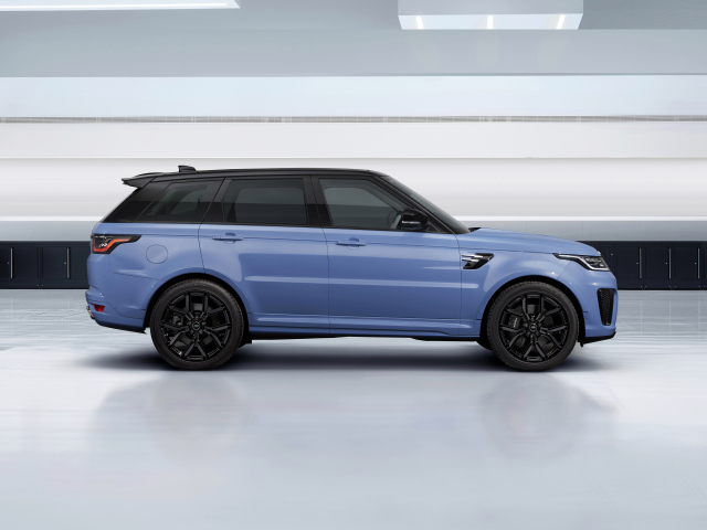 Автомобиль Range Rover Sport SVR Ultimate Edition 2021 года вид сбоку