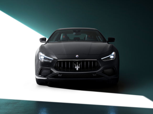 Дорогой автомобиль Maserati Ghibli S Q4 GranSport Nerissimo Pack 2021 года