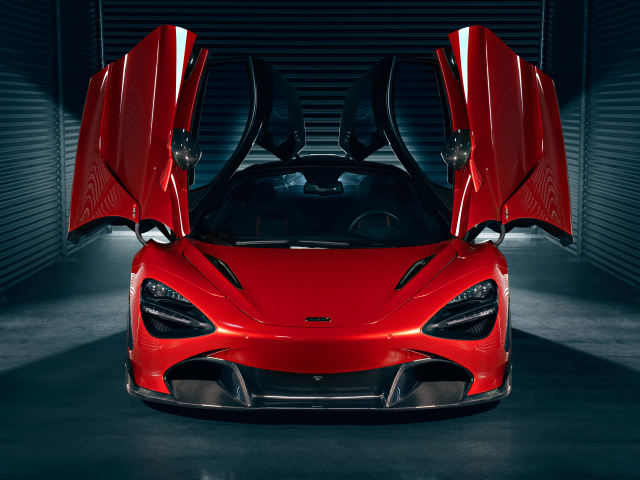 Красный автомобиль McLaren 720S с открытыми дверями в гараже