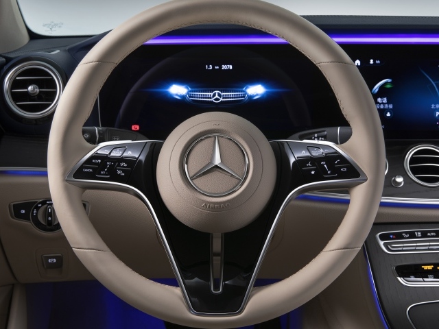 Руль автомобиля Mercedes-Benz E 350 L Exclusive Line 2020 года