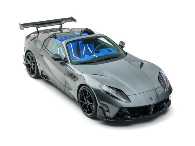 Спортивный автомобиль Mansory Stallone GTS 2021 года на белом фоне