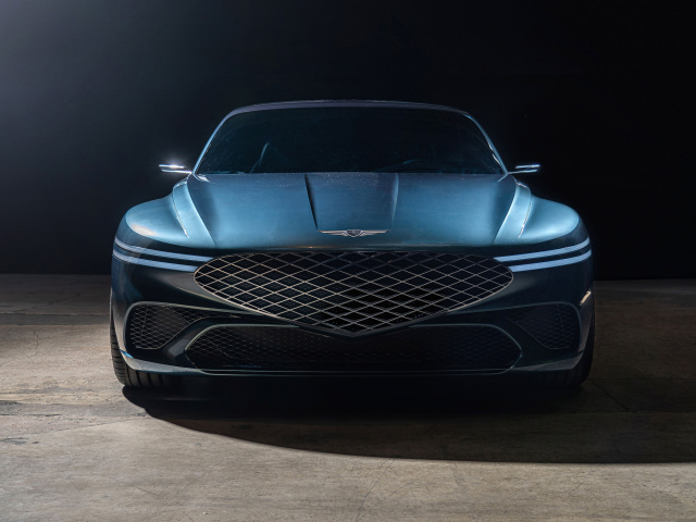 Серебристый Genesis X Concept 2021 года вид спереди