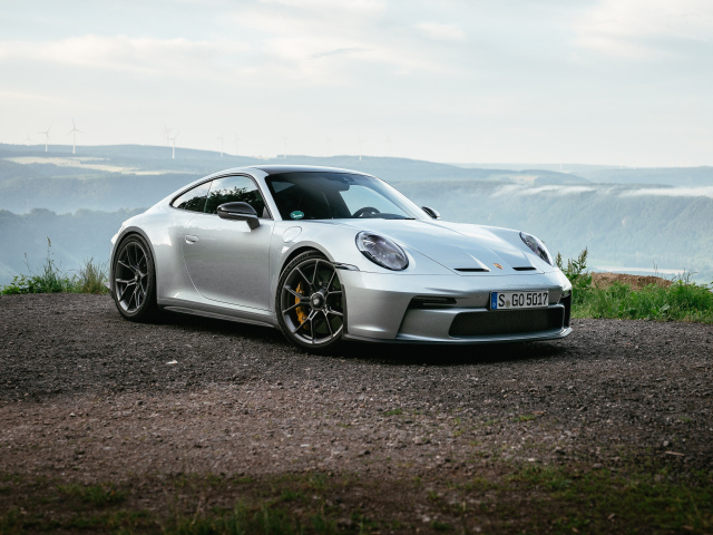 Быстрый автомобиль Porsche 911 GT3 Touring PDK 2021 года