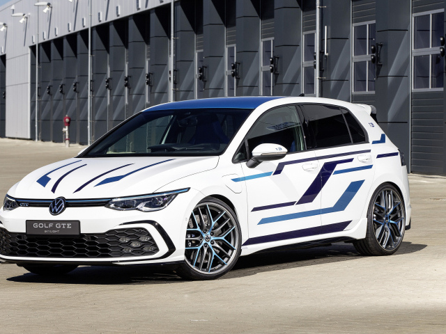 Автомобиль Volkswagen Golf GTE Skylight 2021 года