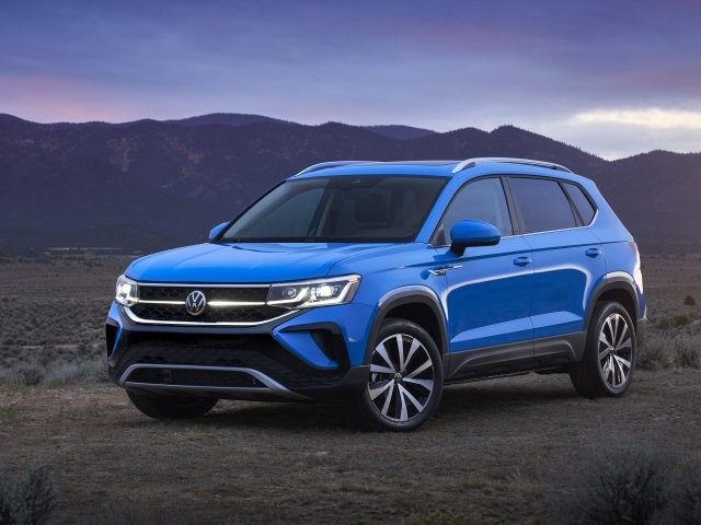 Голубой внедорожник  Volkswagen Taos 2022 года 