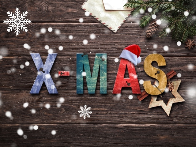 Украшения к Рождеству на деревянном фоне 