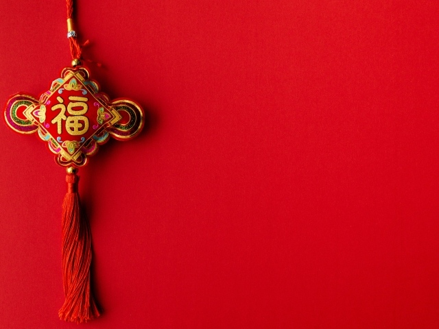 Украшение для китайского нового года на красном фоне