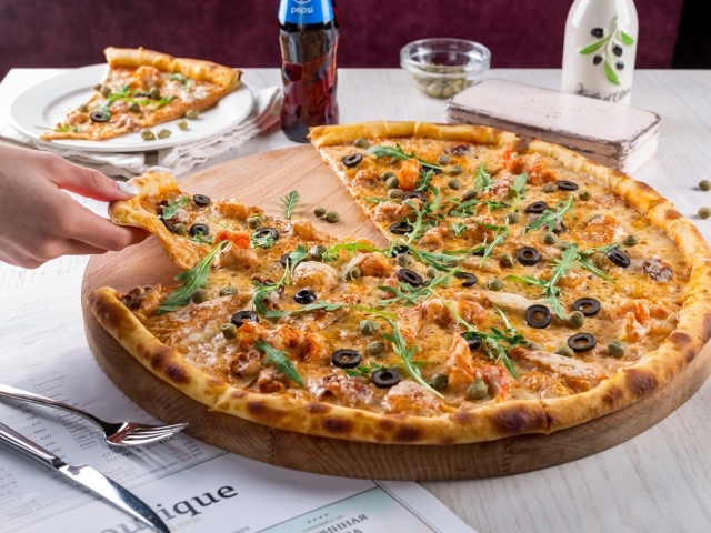 Пицца с оливками с тонкой корочкой 