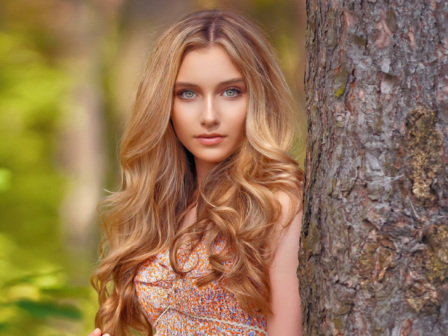 Молодая девушка модель Александра Ленарчук