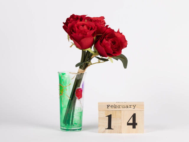 Букет цветов в вазе на 14 февраля день влюбленных 