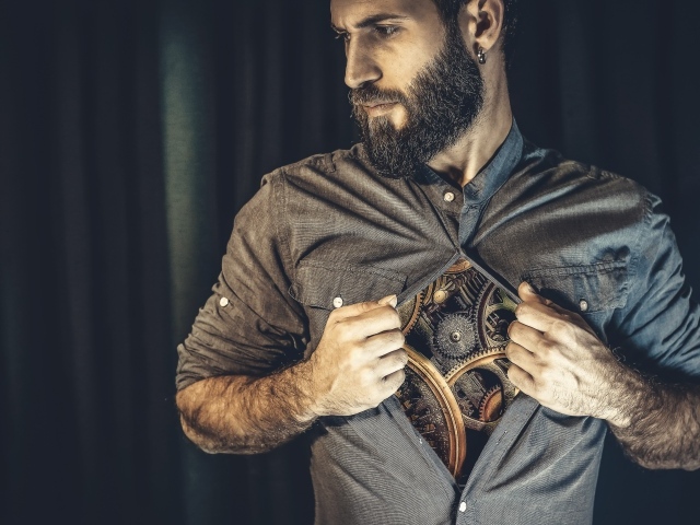 Бородатый мужчина с часовым механизмом внутри 