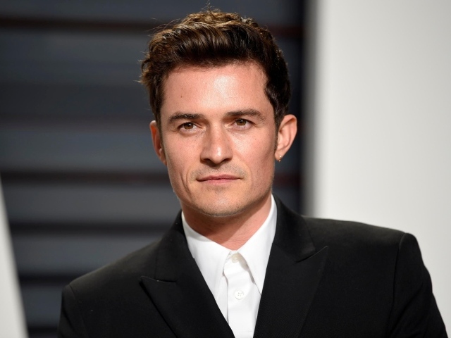 Актер Орландо Блум в костюме