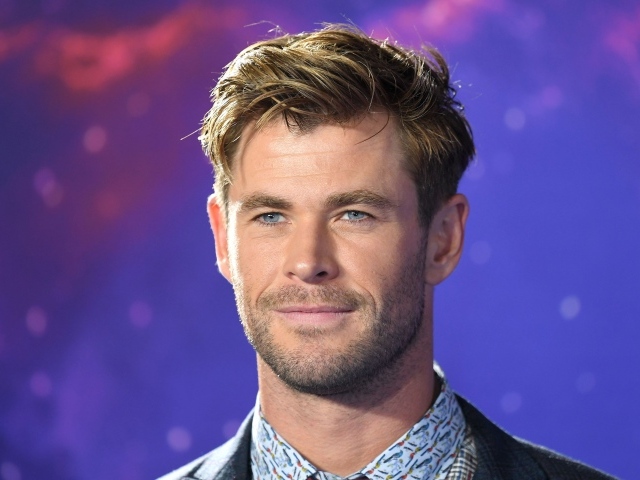 Красивый мужчина, актер Крис Хемсворт