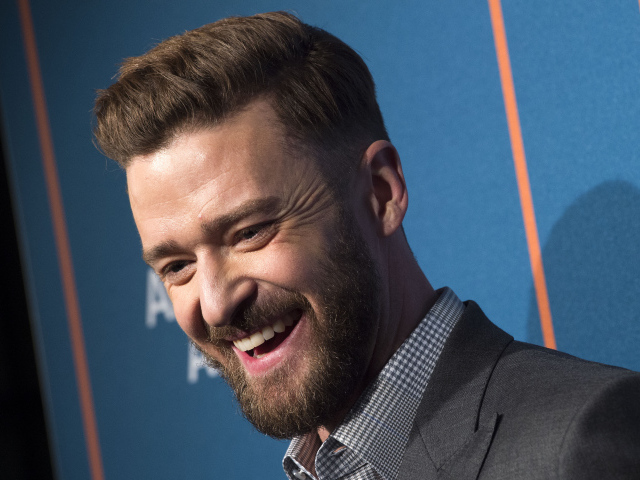 Улыбающийся мужчина, актер Джастин Тимберлейк