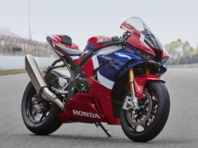 Большой спортивный мотоцикл Honda CBR1000RR-R Fireblade 2020 года