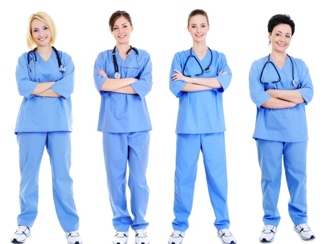 Команда врачей  в форме на белом фоне