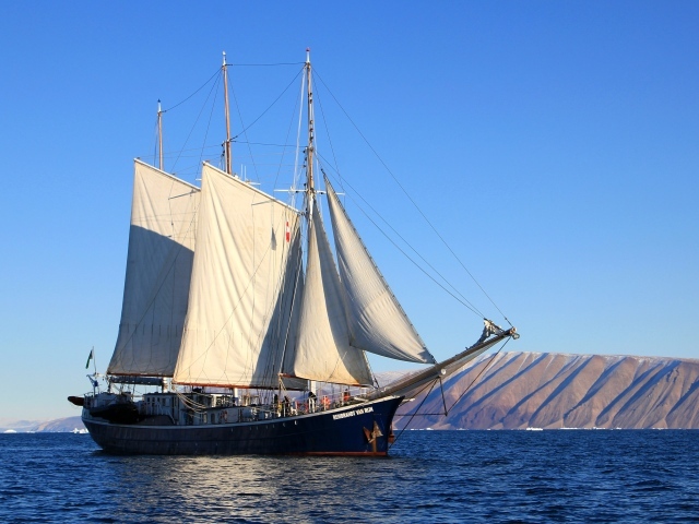 Большая парусная яхта REMBRANT VAN RUN  в море