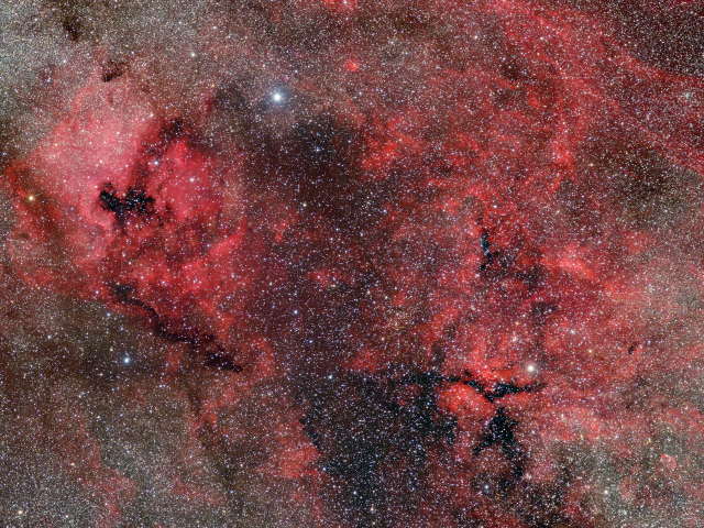 Розовая туманность в космосе