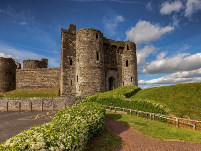 Замок Кидвелли, Уэльс. Великобритания