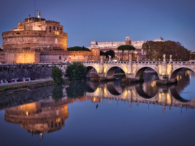 Замок Святого Ангела у реки, Рим. Италия