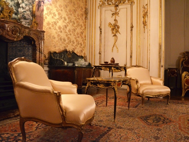 Дорогой интерьер в старой квартире