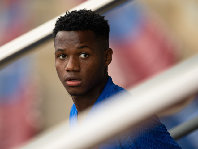 Испанский футболист Ансу Фати крупным планом