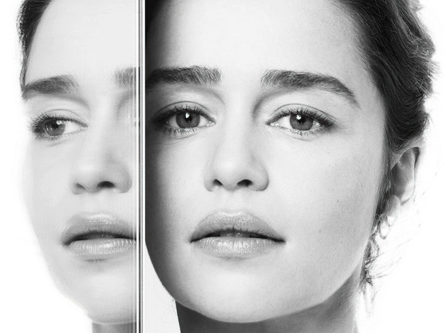 Лицо британской актрисы Эмилии Кларк