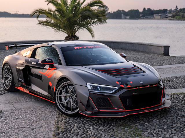 Спортивный автомобиль  Audi R8 GT4 Street 2021 года у воды