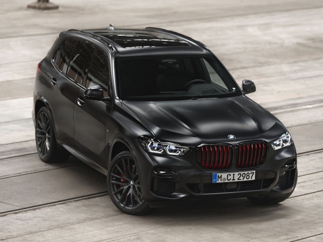 Автомобиль BMW X5 M50i, 2021 года