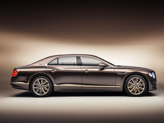 Автомобиль Bentley Flying Spur Hybrid Odyssean Edition 2021 года вид сбоку 