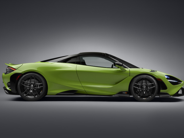 Зеленый автомобиль McLaren 765LT Spider 2022 года вид сбоку