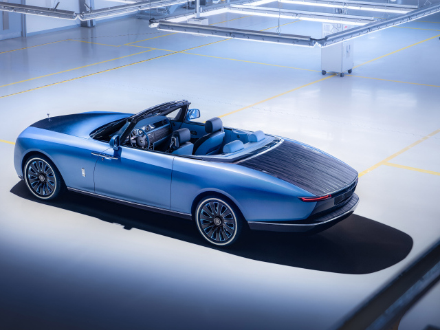 Кабриолет Rolls-Royce Boat Tail вид сзади