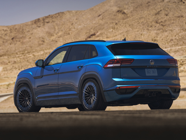 Синий Volkswagen Atlas Cross Sport GT Concept 2021 года вид сзади