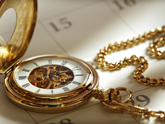 Красивые золотые карманные часы на цепочке