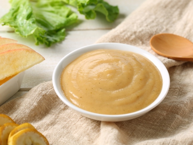 Яблочное пюре с кусочками яблока и банана 