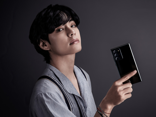 Ви вокалист группы BTS с телефоном