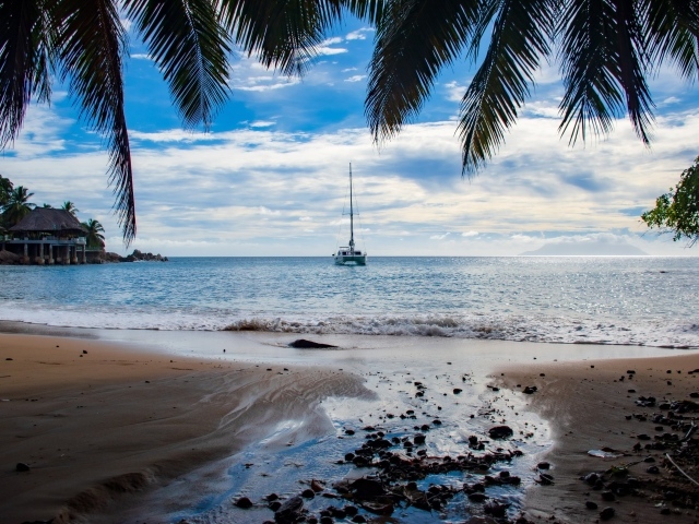 Красивый вид на море с тропического пляжа