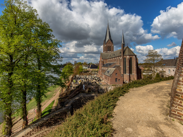 Старый собор над рекой, Нидерланды