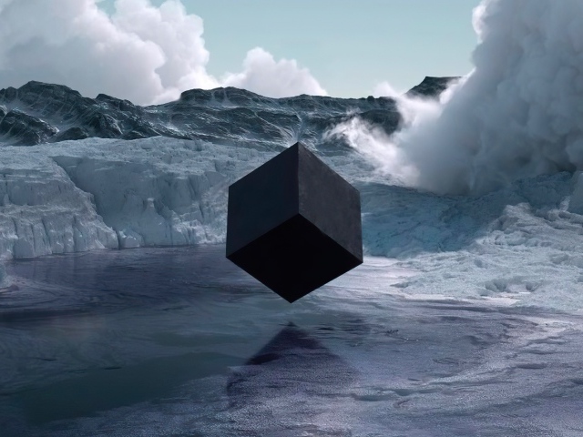Большой черный куб над водой