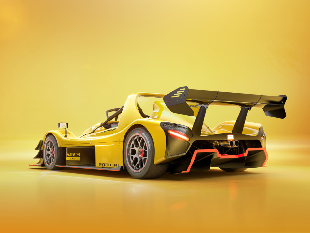 Желтый гоночный автомобиль Radical SR3 3XR Rear 2023 года