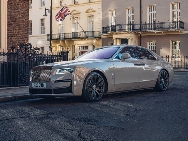 Автомобиль Rolls-Royce Ghost 2023 года в городе