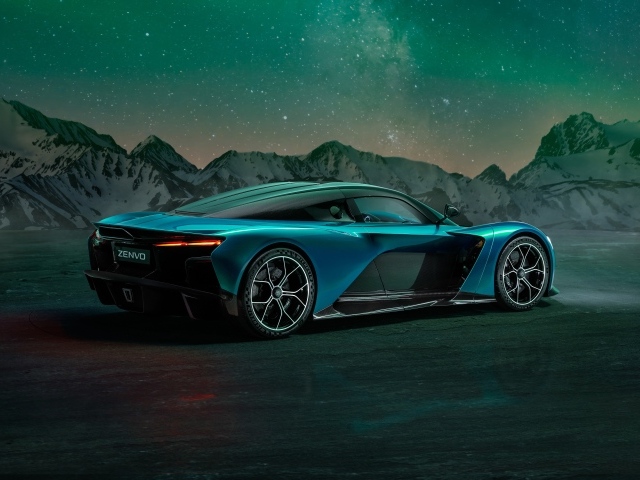 Голубой автомобиль Zenvo Aurora Agil  вид сзади на фоне гор