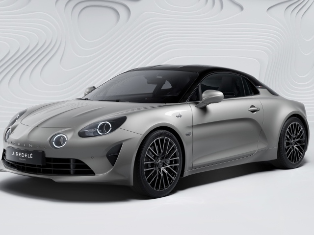 Серебристый автомобиль Alpine A110 GT