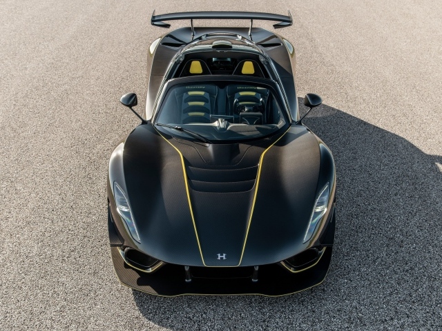 Вид сверху на спортивный автомобиль Hennessey Venom F5 Revolution Roadster 2023 года