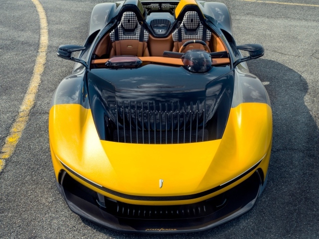 Вид сверху на спортивный автомобиль Pininfarina B95 Prototipo 2023 года