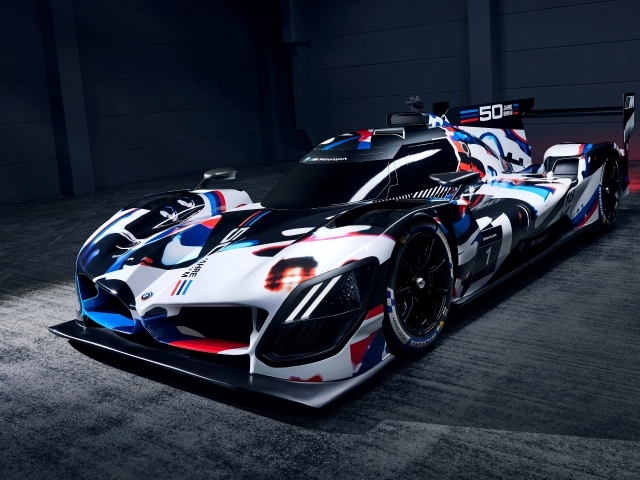 Спортивный  автомобиль BMW M Hybrid V8