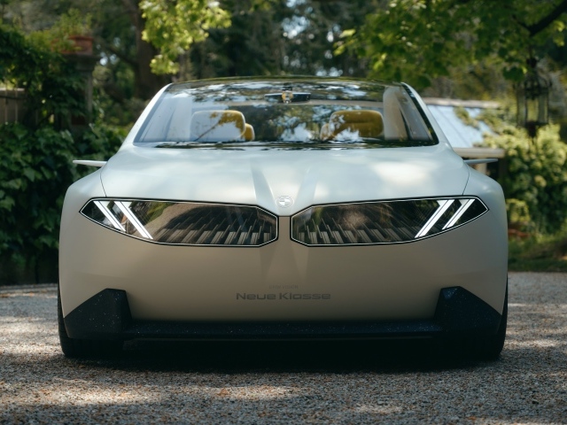 Вид спереди на автомобиль BMW Vision Neue Klasse